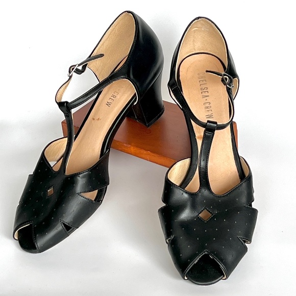 Black leather, chunky heel, peep toe T-strap pump. Pin-up 50’s style dance heel - Picture 6 of 16